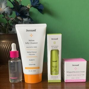 It’s bundle time! NWOT Dermasil 4pc Skincare Set
